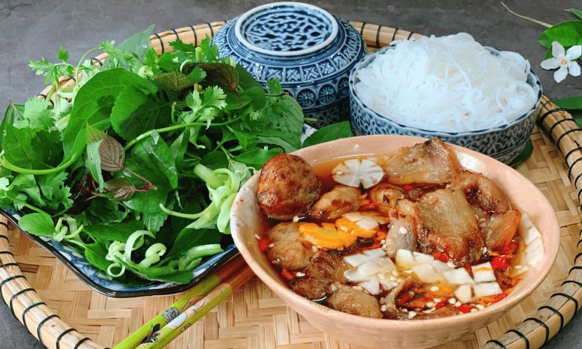 Best Street Food Hanoi: Bun Cha - Grilled Pork and Noodles