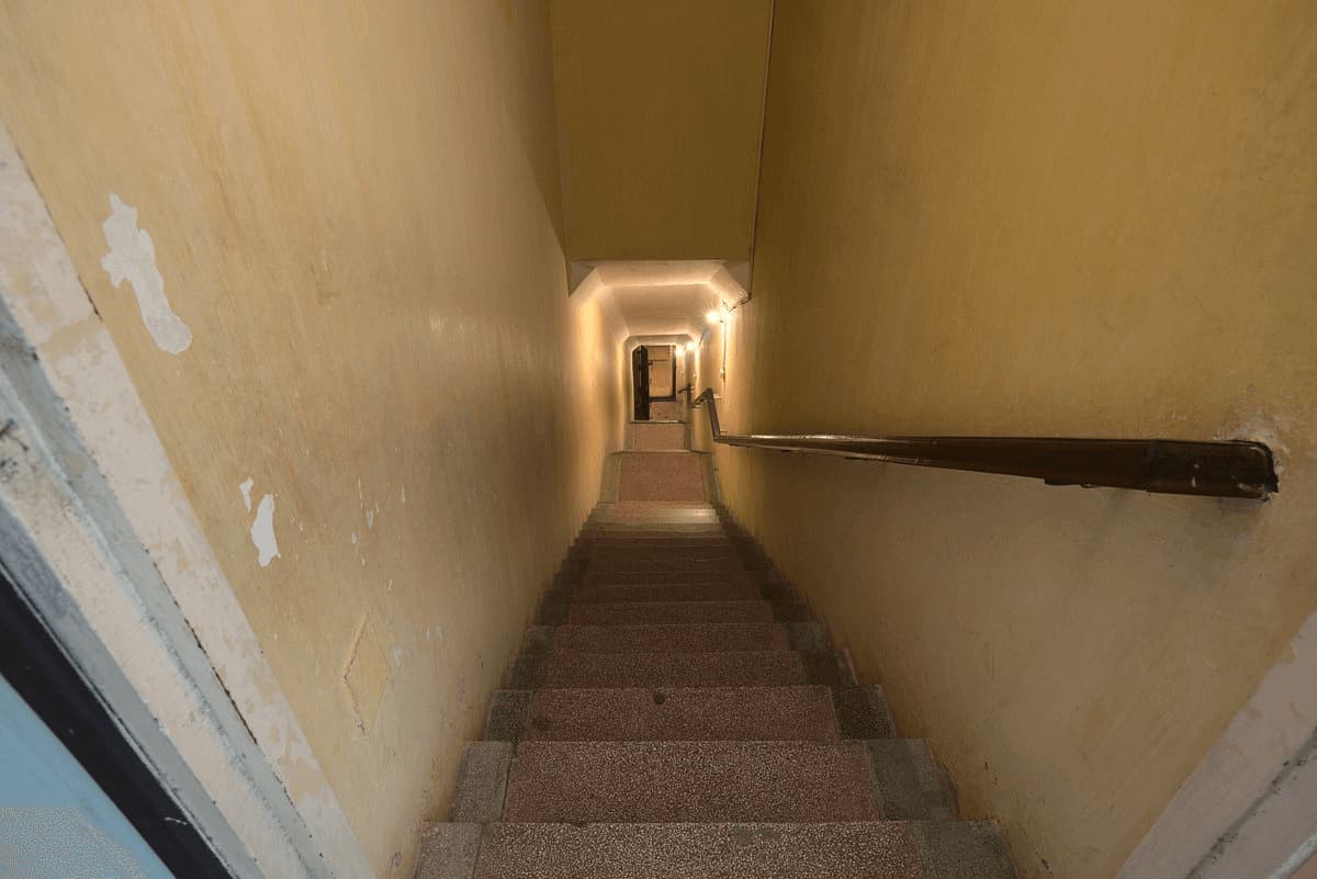 Outstanding tourist spots in the Imperial Citadel of Thang Long - The entrance of the tunnel