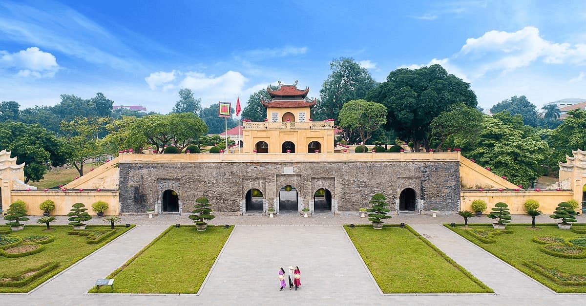 Outstanding tourist spots in the Imperial Citadel of Thang Long - The front of the Main Gate (Doan Mon)