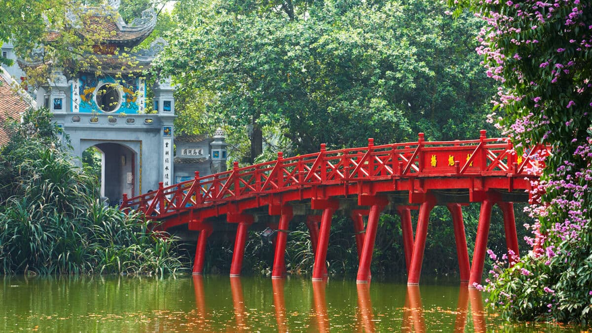 What to See around Sword Lake - The Huc Bridge