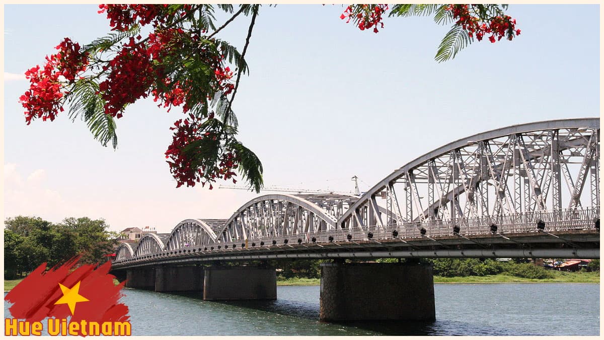 Hue Vietnam - Trang Tien Bridge