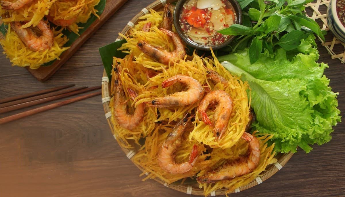 Things to Do around West Lake: Savor the delicious Shrimp Cake