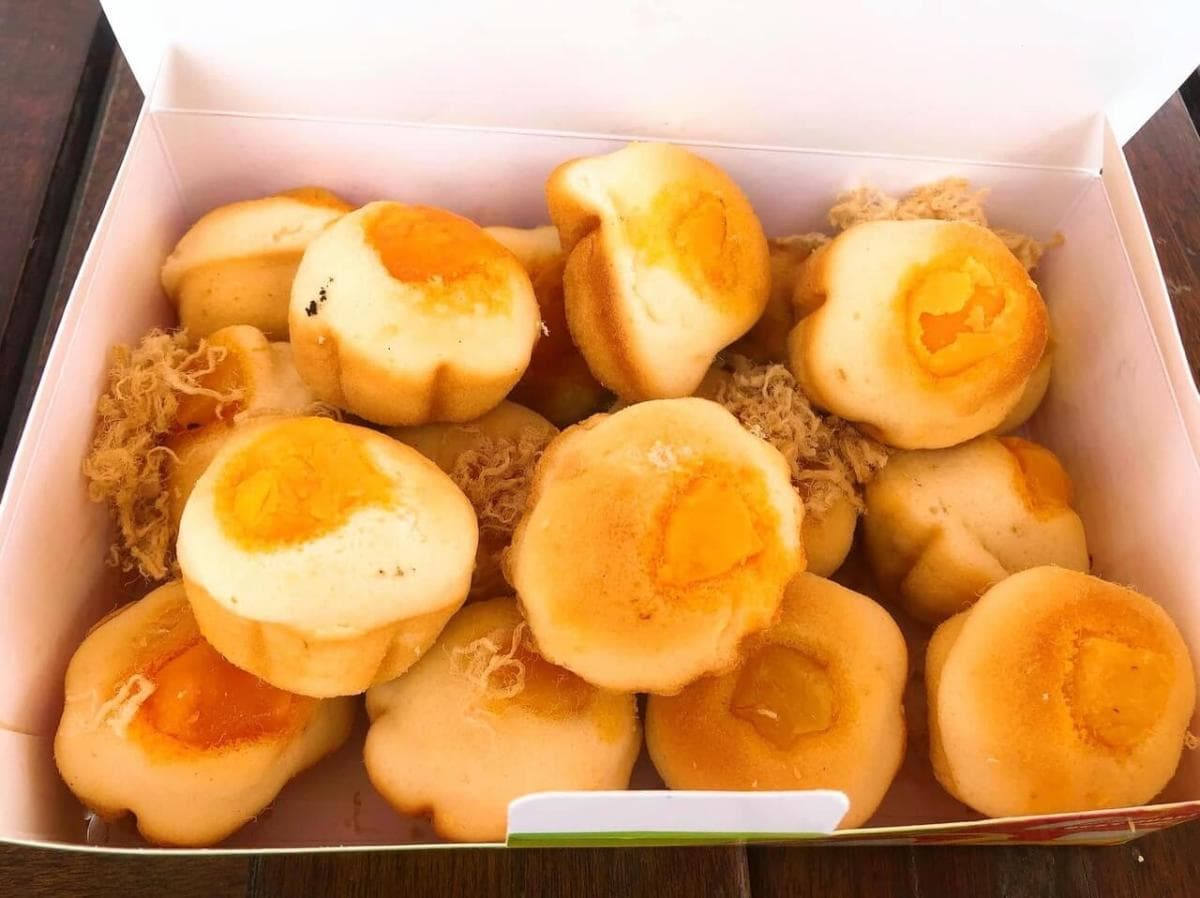 Vung Tau Delicacies: Vietnamese Waffle Salted Egg Sponge Cake
