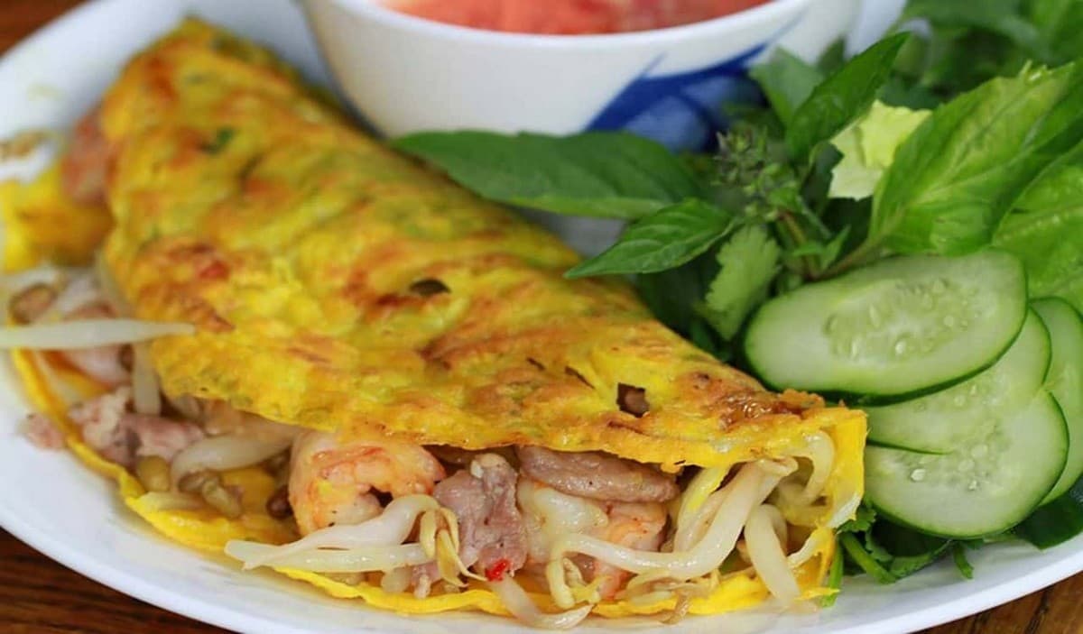 Local foods in Nha Trang: Nha Trang Pancake (Banh xeo Nha Trang)
