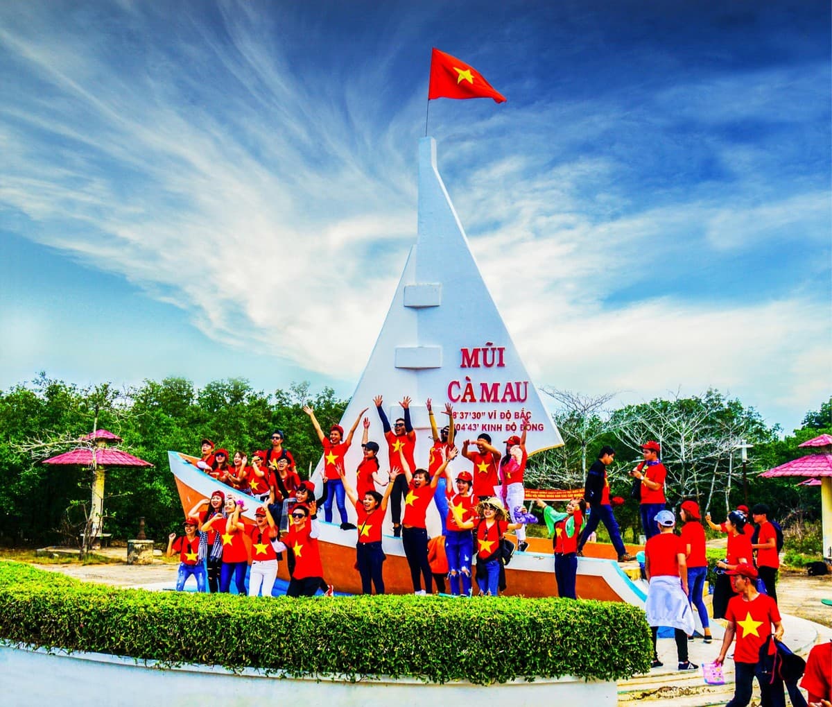 Where to go in Ca Mau Cape: The ship-shaped monument