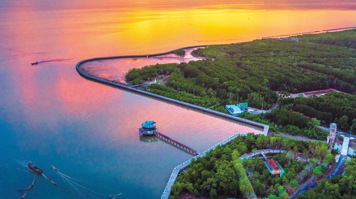 Things to Do in Ca Mau Cape: Watch the sunrise and sunset