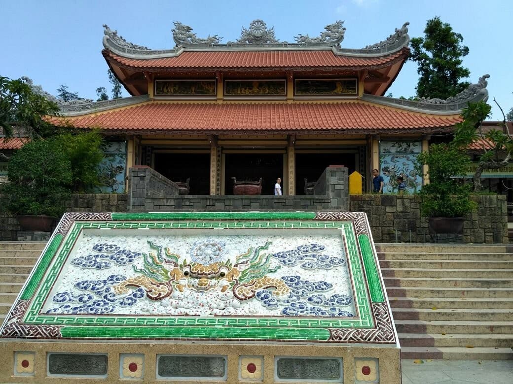 Long Son Temple Nha Trang boasts a unique architectural style with intricate carvings