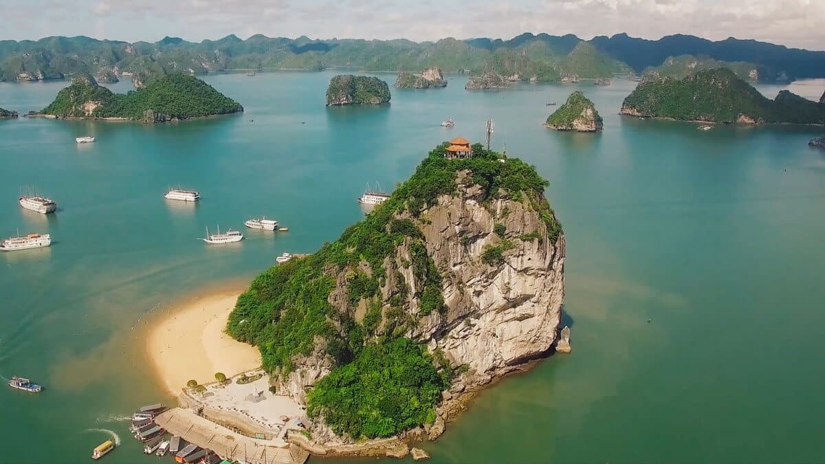 Halong Bay Travel Guide: Destinations - Ti Top Island