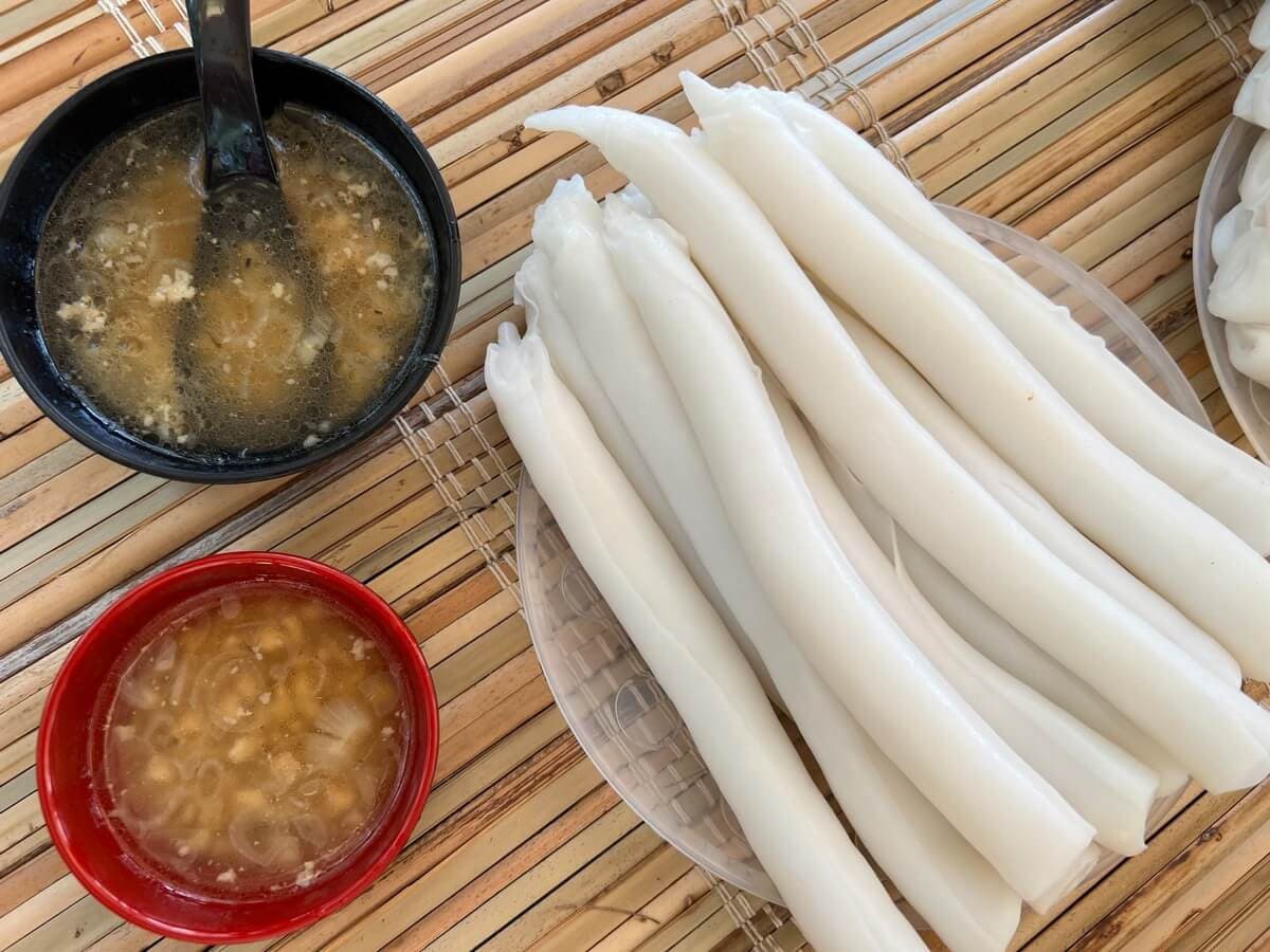 Halong Bay Travel Guide: Local Food - Nodding Cake