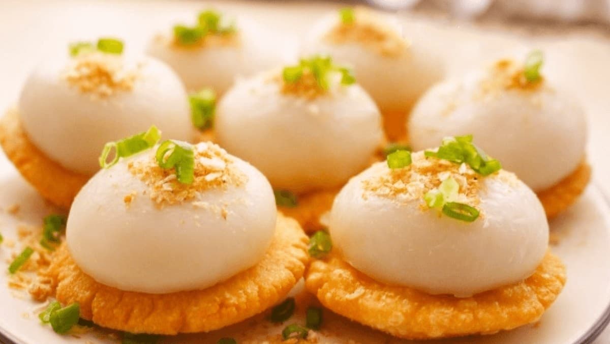 Hue Travel Guide: Must-Try Local Food - Banh Ram It