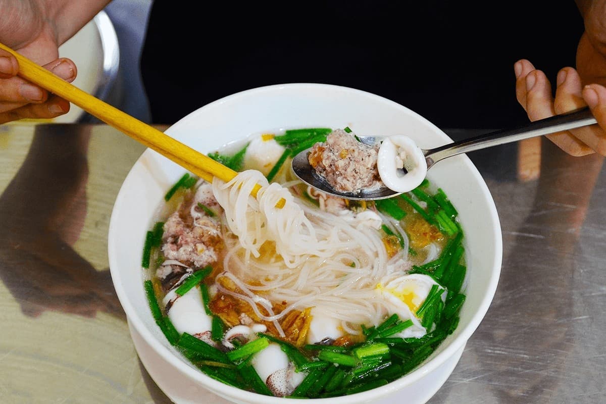 Saigon Travel Guide: Must-Try Local Food - Hu tieu