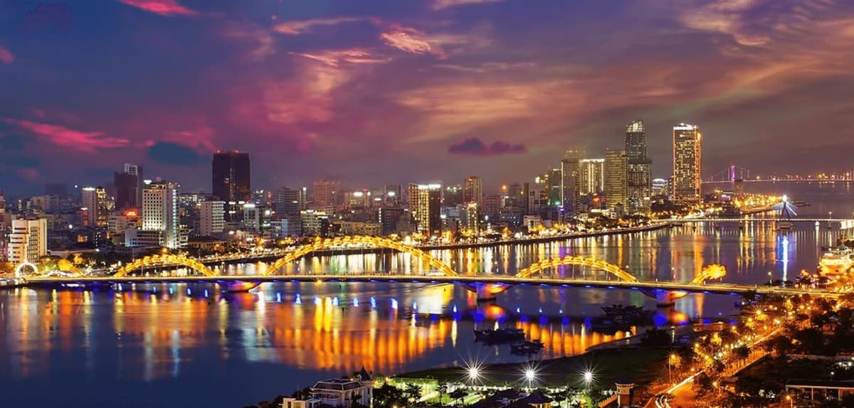 The vibrant night of Da Nang