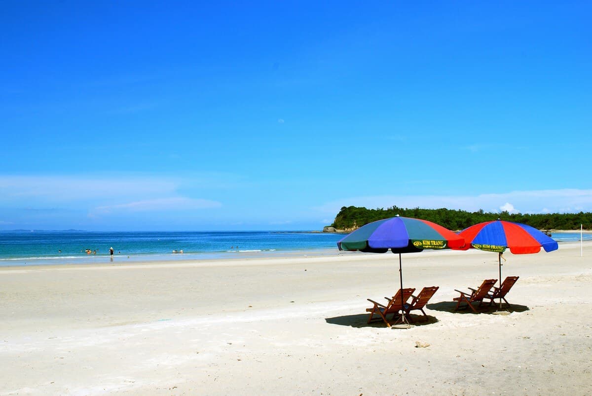 Halong Bay Travel Guide: Things to Do - Relax on the beaches