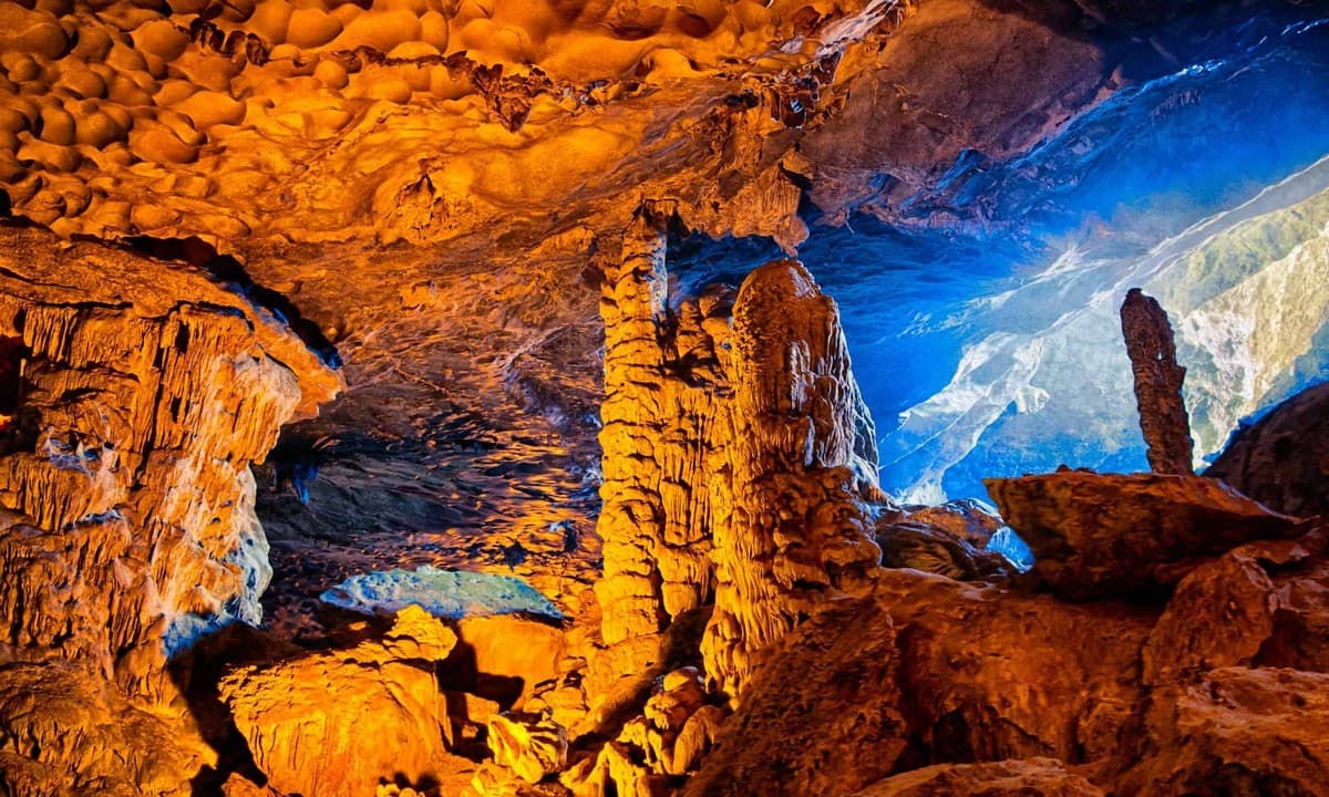 Tourist Attractions in Halong Bay - Me Cung Cave