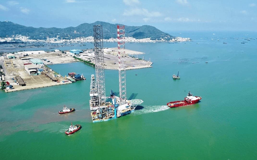 Vung Tau Travel Guide: Best Things to Do - Explore ships and oil rigs