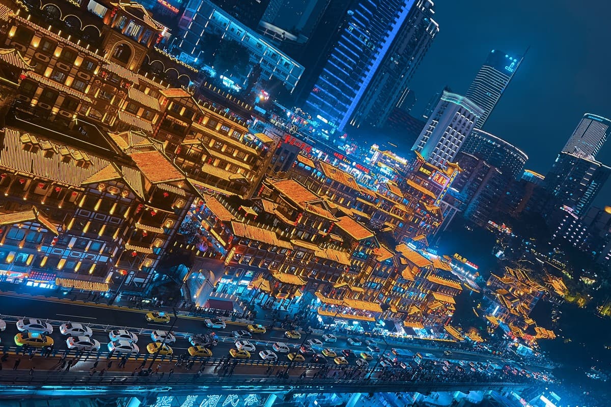 China Travel Guide: Chongqing is an energetic metropolis in southwest China