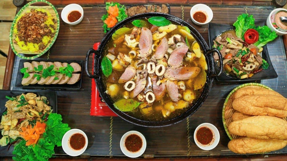 Local Dishes in Sapa Thang Co Horse Meat Offal Soup e1704769129743