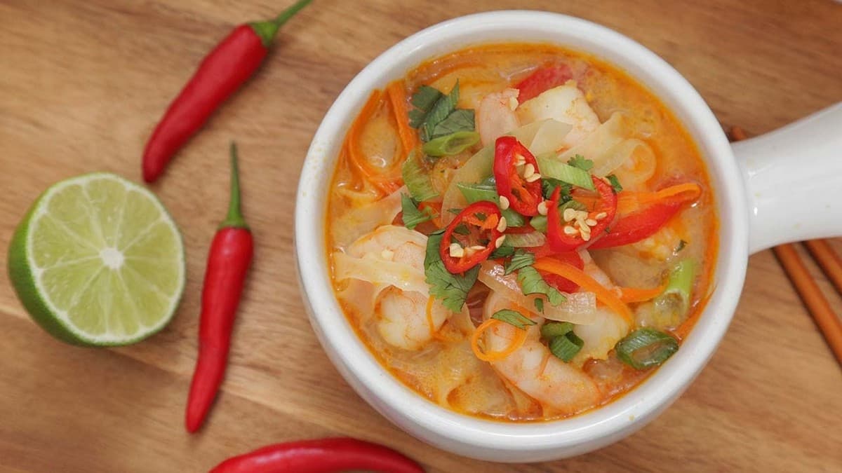 Thailand Travel Guide: Must-try Local Food - Spicy shrimp soup