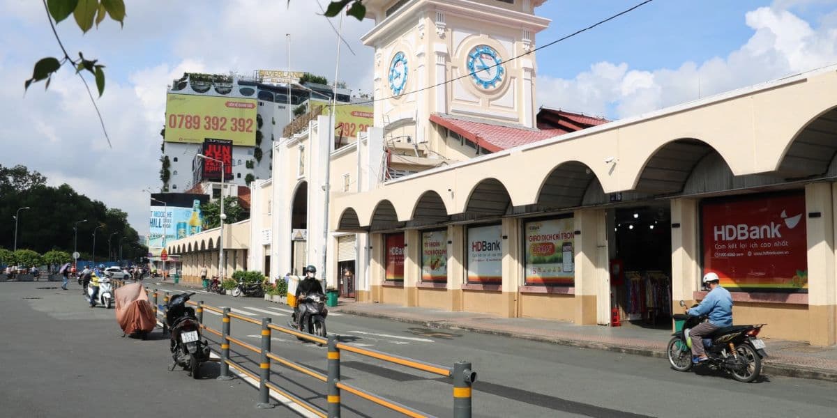 Ben Thanh Market Shopping Tips and Bargaining