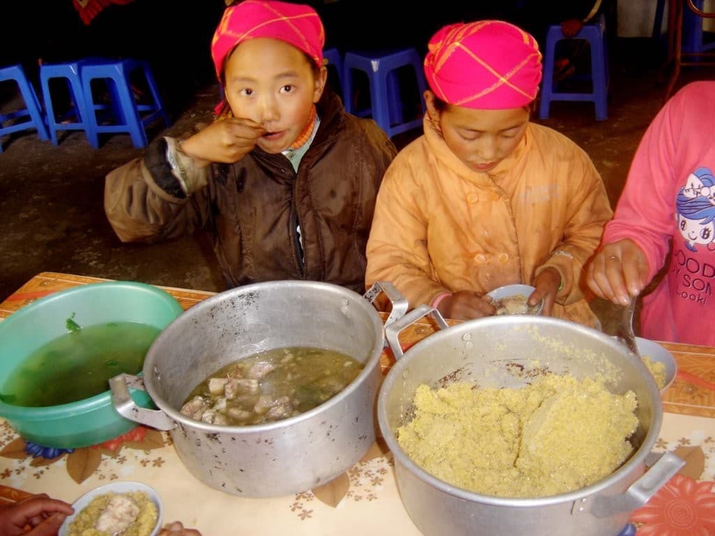 Men Men Sapa is often eaten with hot soup