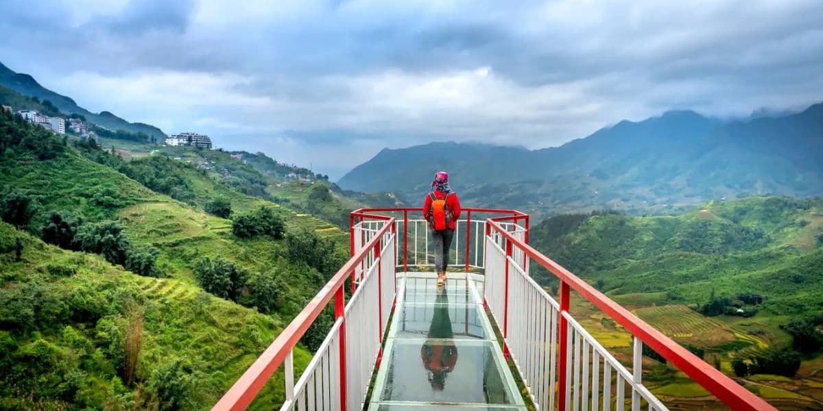 O Quy Ho Pass The Glass Bridge