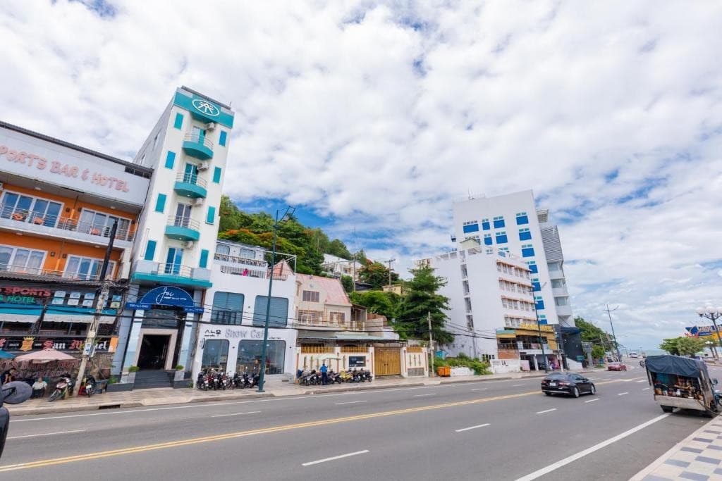 Vung Tau Accommodation Joi Hospitality - Front Beach Outside