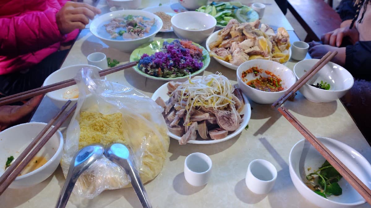 You can easily find Men Men Sapa in local vendors