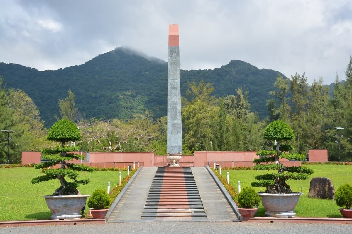 Con Dao Prison Hang Duong Cemetery