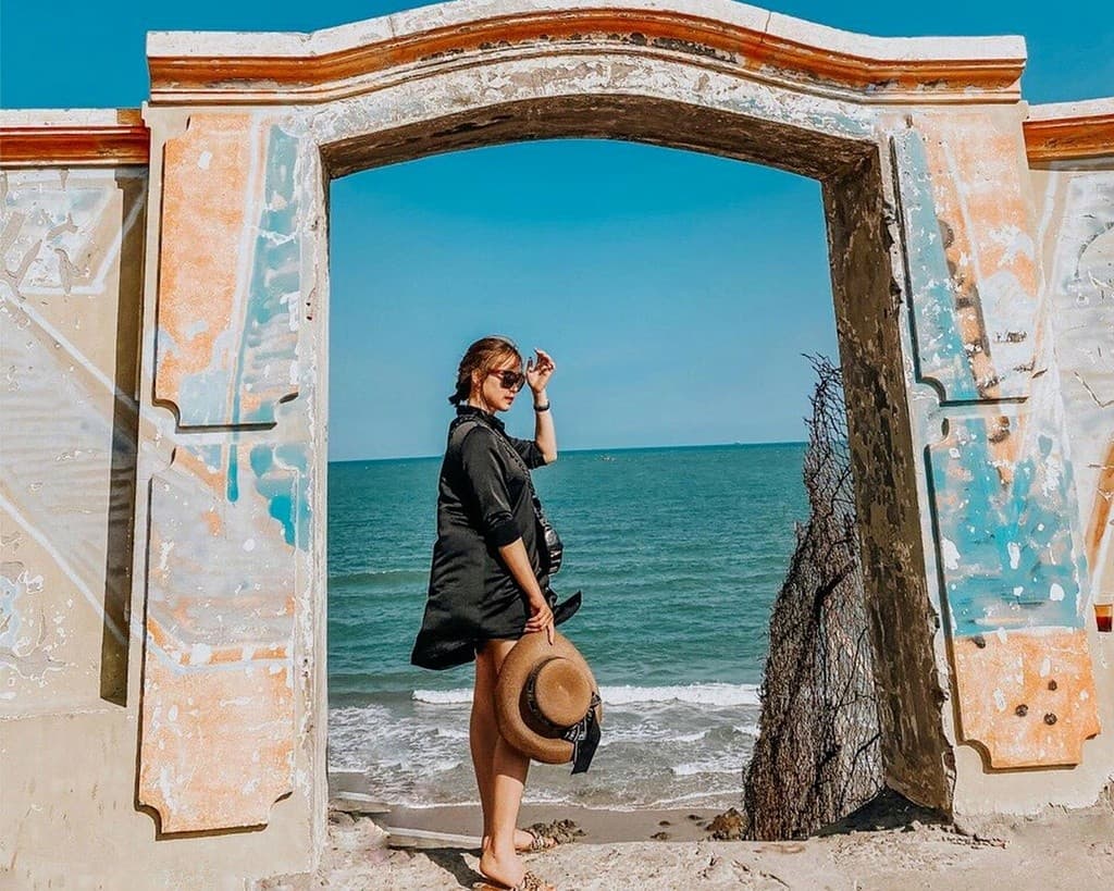 Nghinh Phong Cape (Cape Saint James) - Sky Gate
