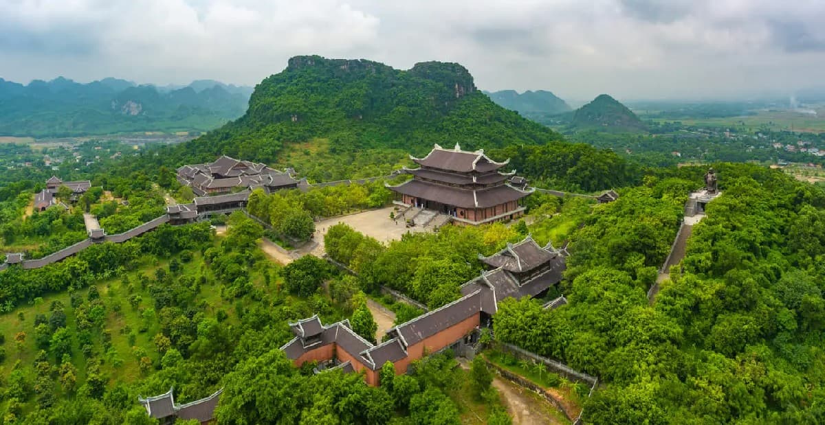 Ninh Binh Temple Bai Dinh Pagoda, the most renowned Ninh Binh temple