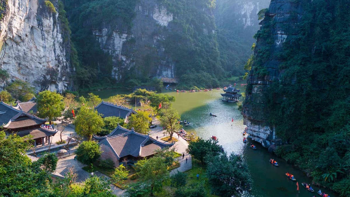 Hanoi to Ninh Binh Trang An, a must-go in Ninh Binh