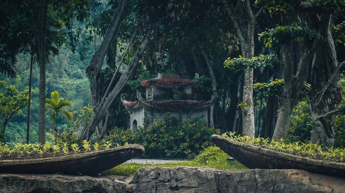 Thung Nham Bird Park Linh Than Shrine
