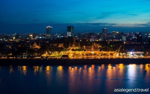 Amazing Cambodia 5 Days 4 Nights Phnom Penh City at Night