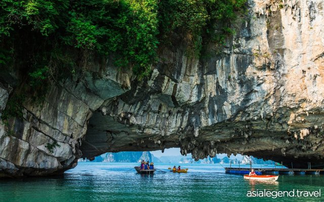 Vietnam Essential Tour 7 Days 6 Nights Halong Bay Boat Rowing