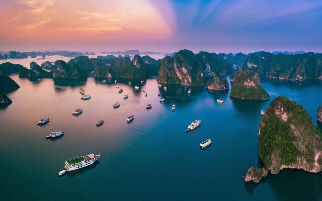 Hanoi Halong Bay or Lan Ha Bay Overnight on Cruise 4 Days 3 Nights