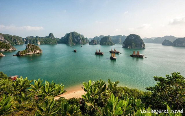 Hanoi Halong Bay or Lan Ha Bay Overnight on Cruise 4 Days 3 Nights Halong Bay
