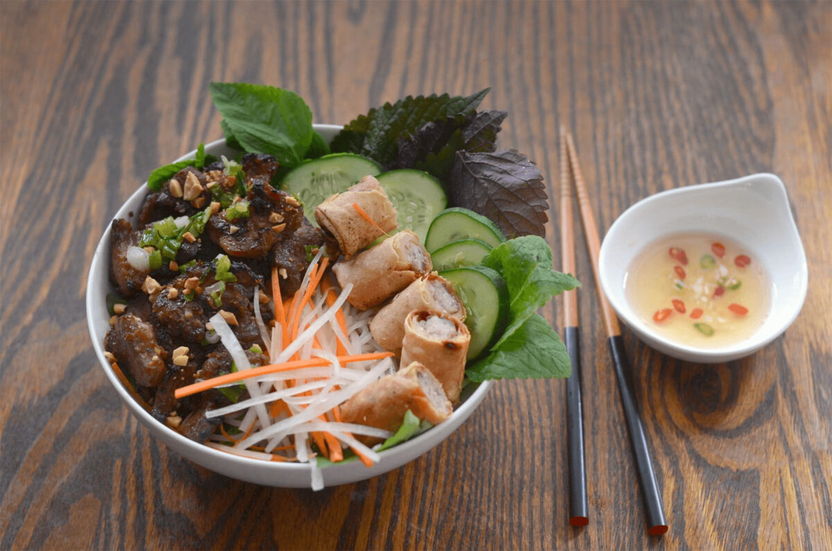 Best Local Dishes in Hue: Bun Thit Nuong (Vermicelli noodles with grilled pork)