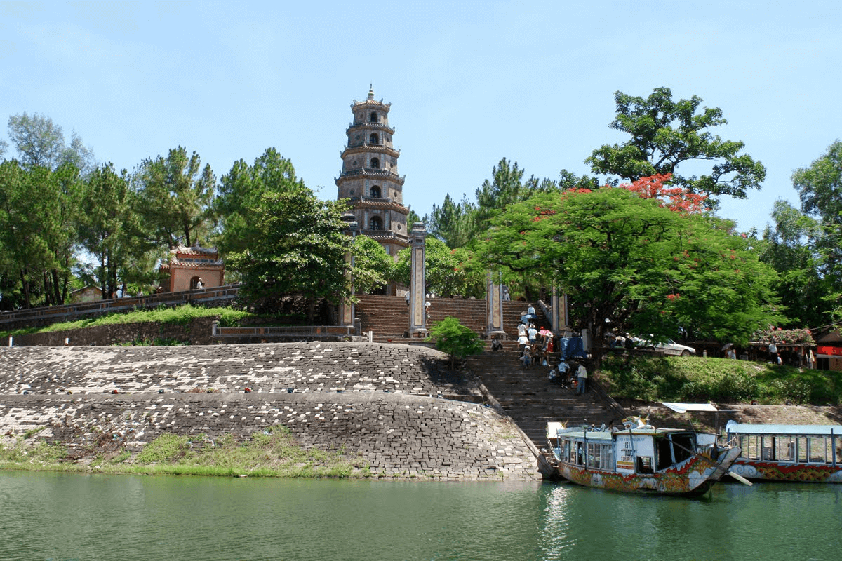 Hue Vietnam attractions - Thien Mu Pagoda