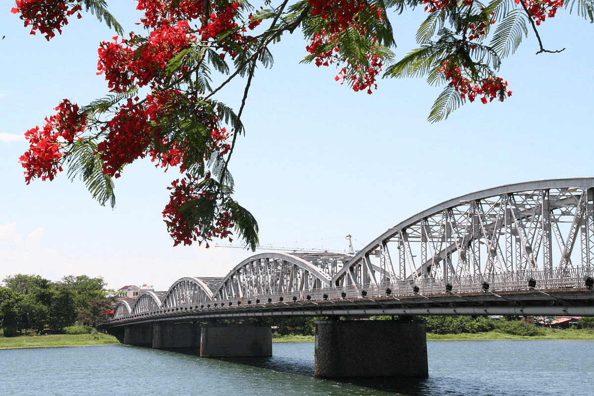 Hue Vietnam attractions - Trang Tien Bridge