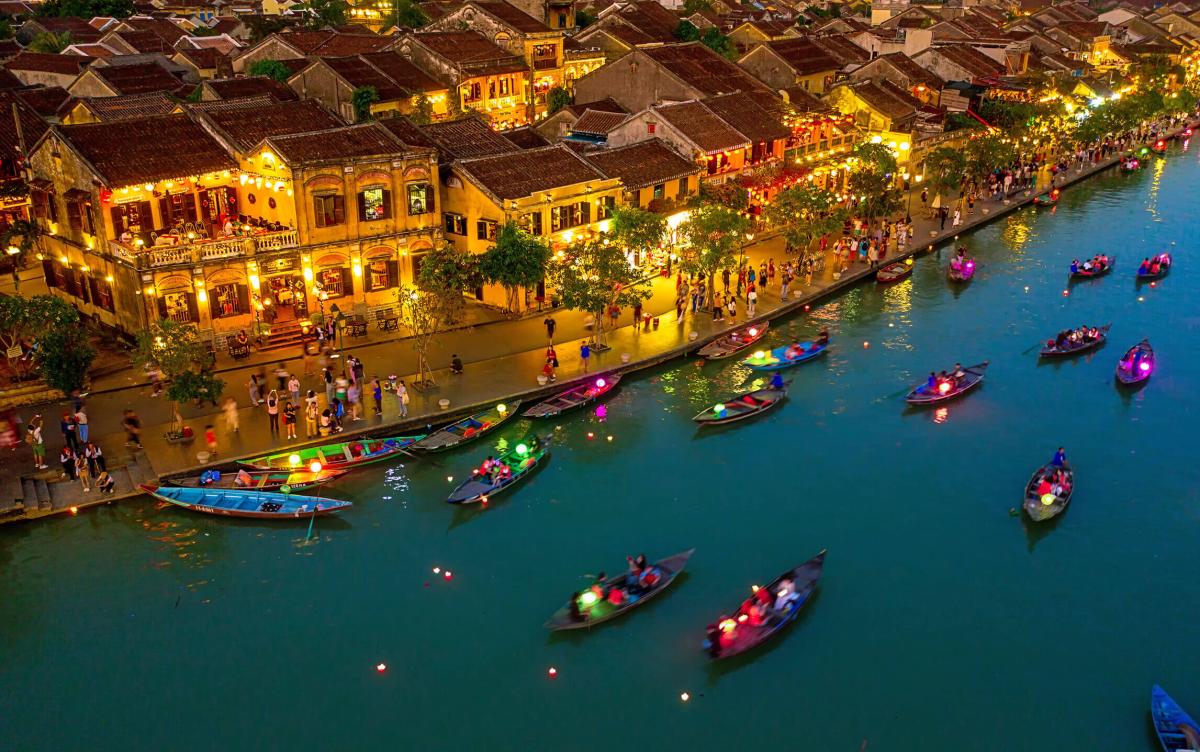 hoi an vietnam boating along the river