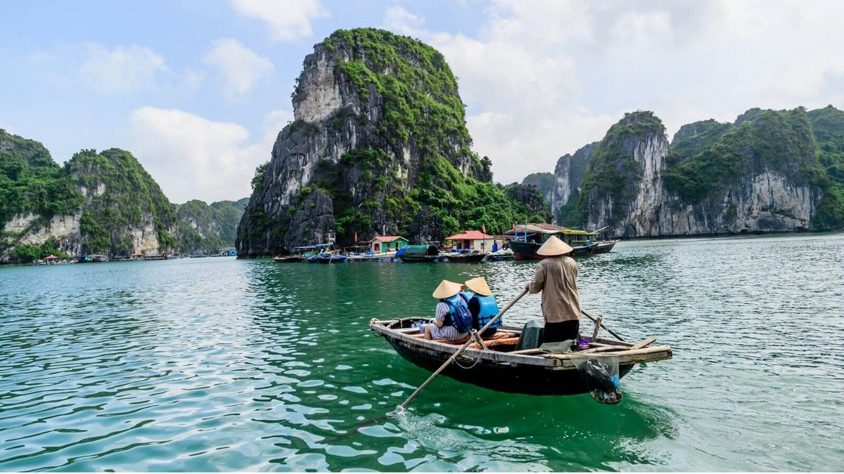 Things to Do in Halong Bay: Get on a local rowboat