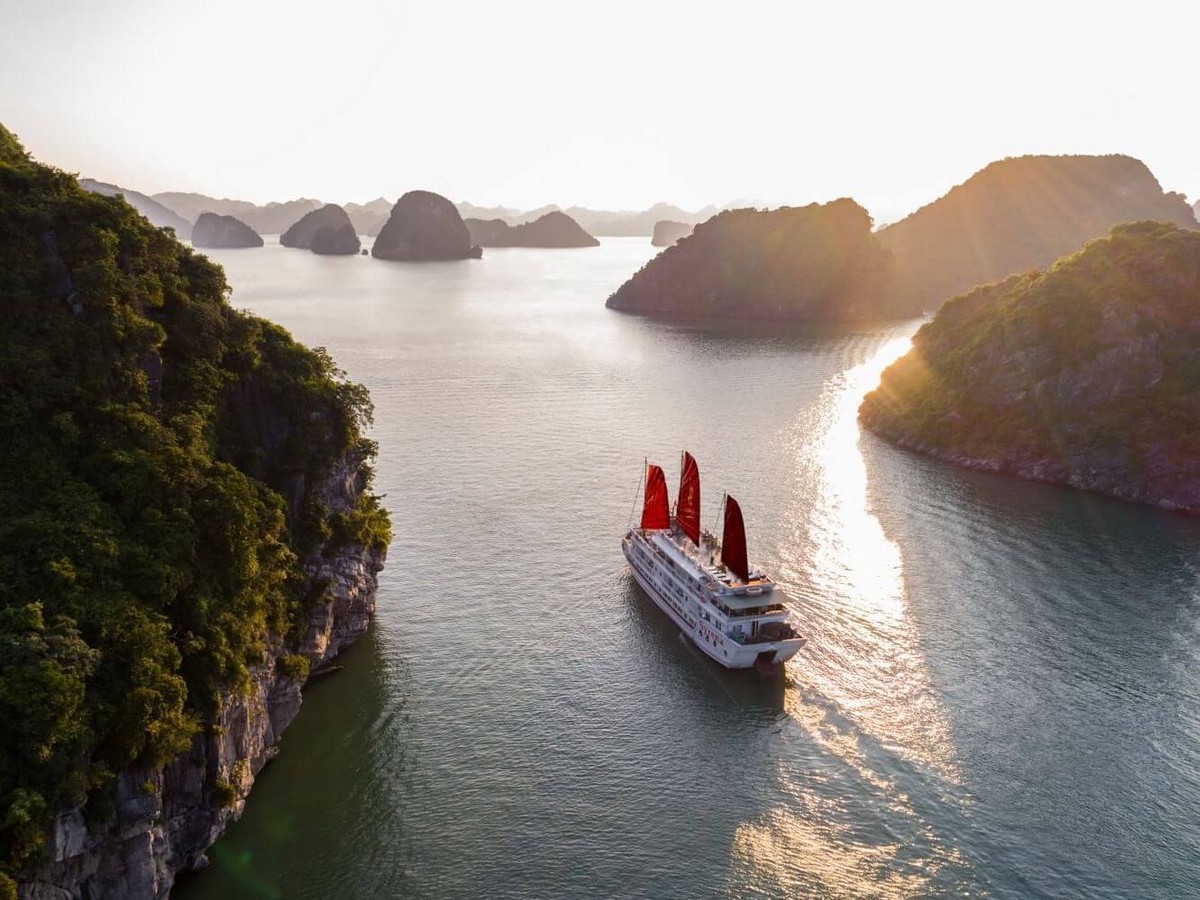Things to Do in Halong Bay: Take a cruise around the Bay