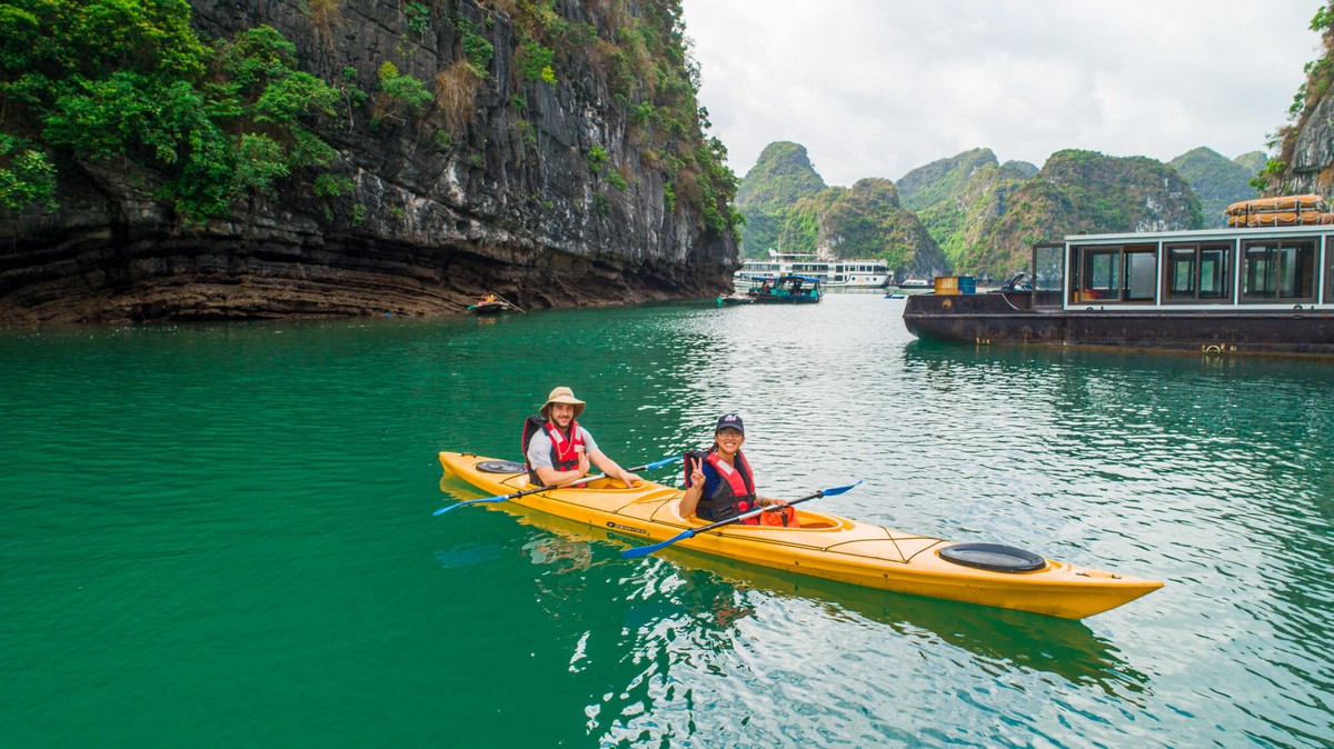 Things To Do in Halong Bay: Go kayaking