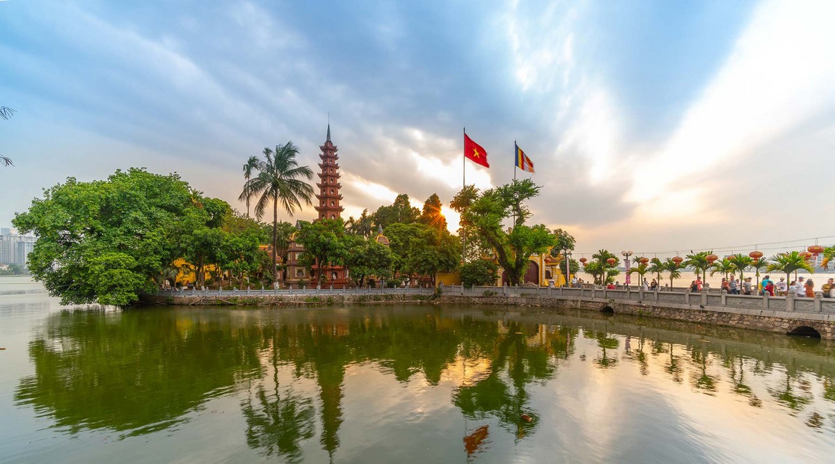 Things to Do around West Lake: Having a visit to Tran Quoc Pagoda is a must for tourist when visiting West Lake Hanoi
