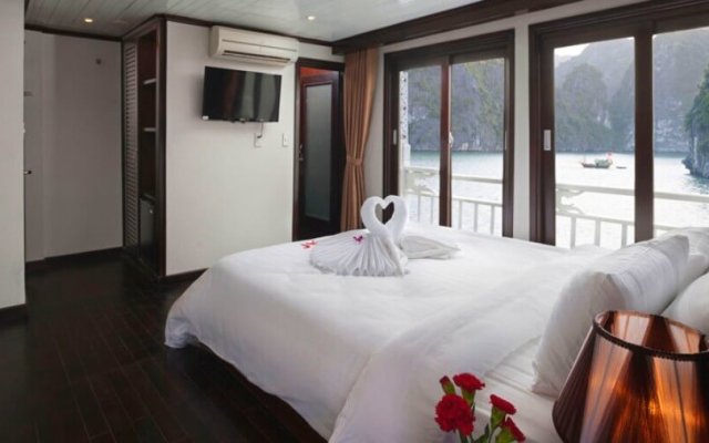 Aclass Stellar Cruise Suite with Honeymoon Decor