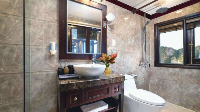 Alisa Premier Cruise Suite Bathroom with Lavish Decorations