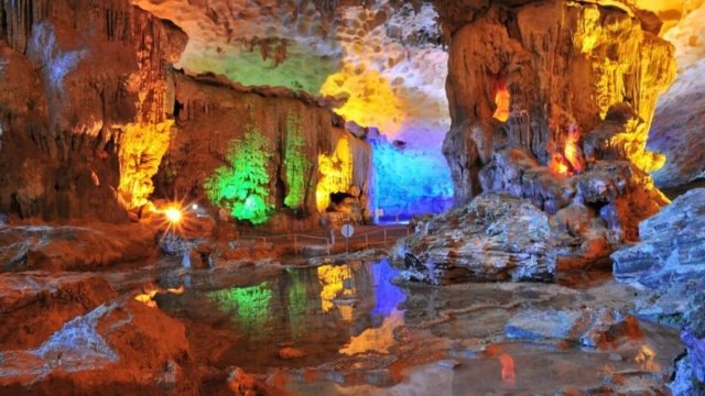 Alova Premium Cruise Cave Exploring