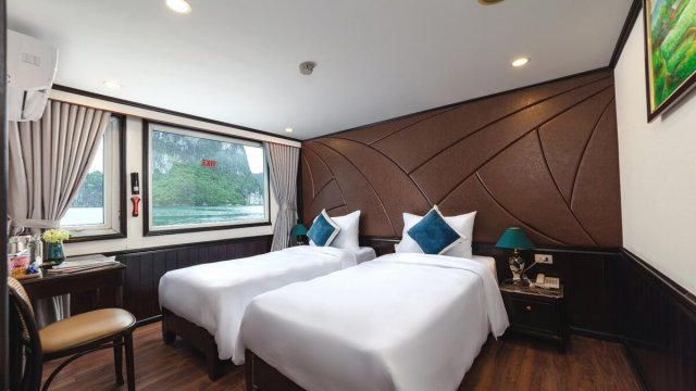 Amanda Cruise Suite with 2 Single Beds for Group of Friends