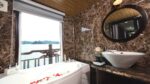 Amanda Cruise Suite Bathroom with Luxurious Decoration