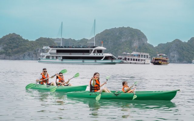 Amethyst Cruise Discover Luon Cave Through Kayaking